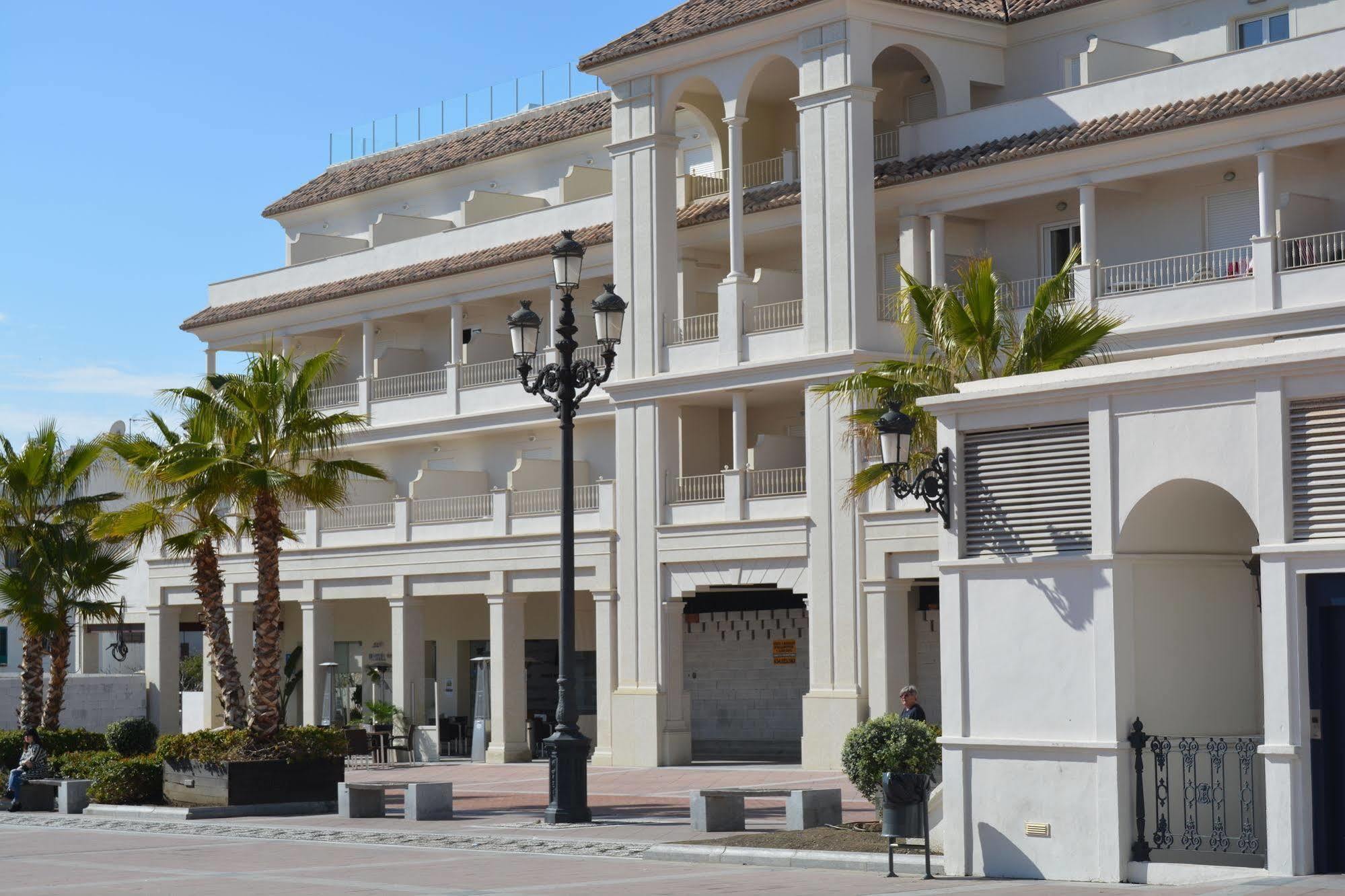 Hotel Mena Plaza 3*
